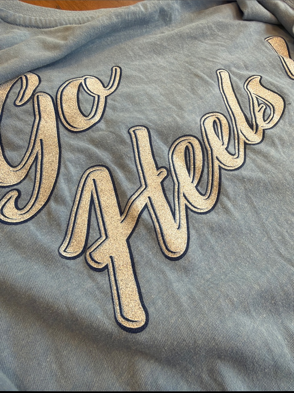 Pressbox University of North Carolina (UNC) Tar Heels V-neck Shirt - Picture 4 of 5